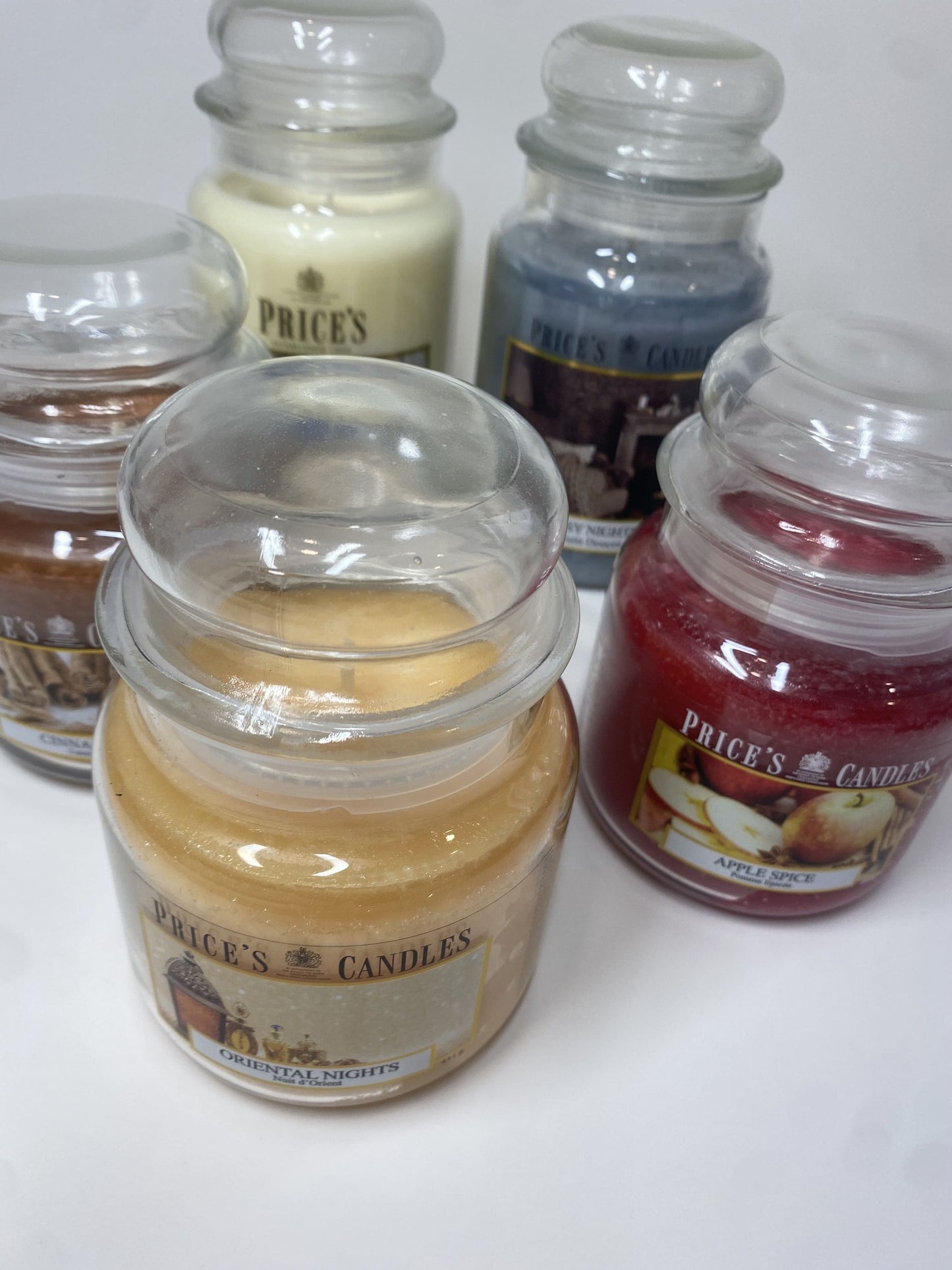 Dišeča sveča Price's candles dodatek k šopku